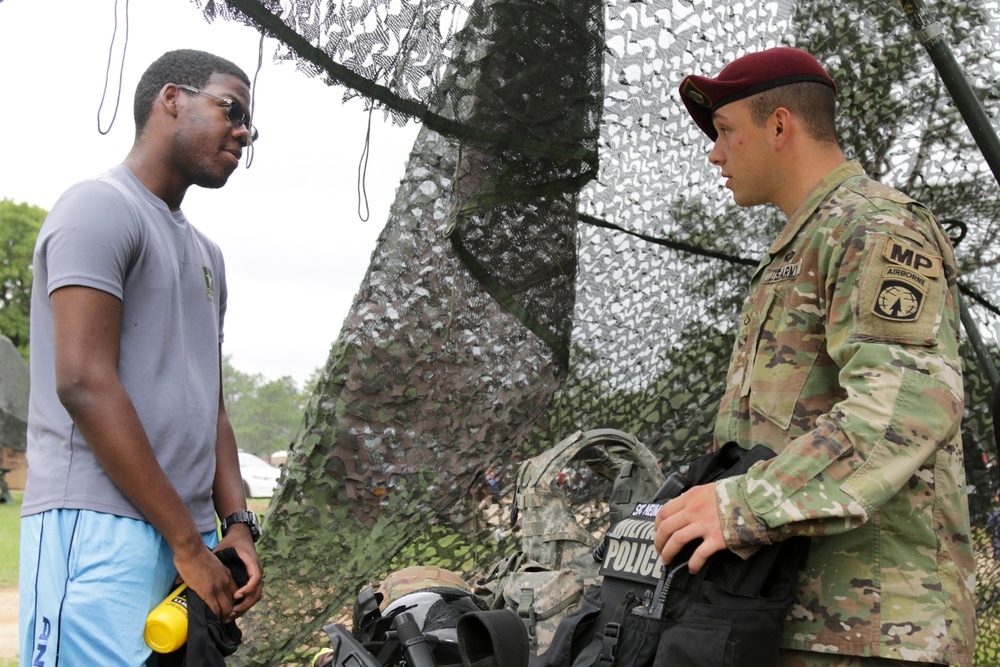 Army recruits experience Airborne Review