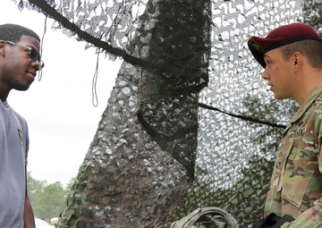 Army recruits experience Airborne Review
