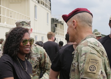 Army recruits experience Airborne Review