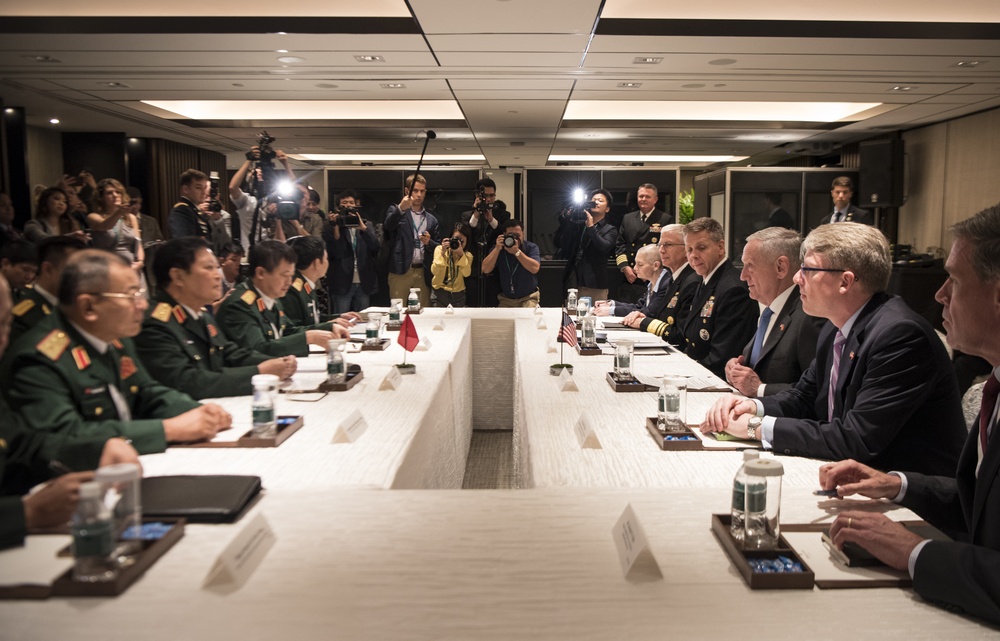 SD meets with Vietnamese Minister Lich