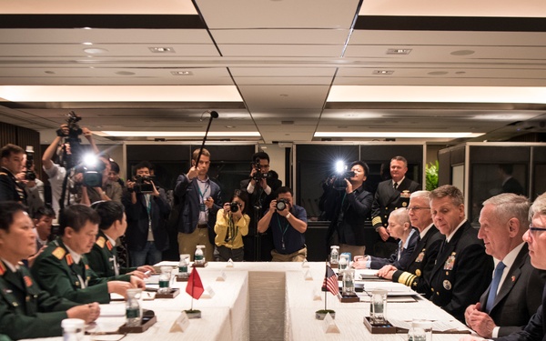 SD meets with Vietnamese Minister Lich