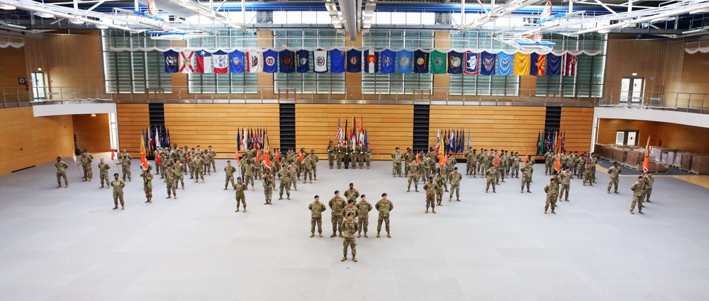 Worthington relinquishes command of 2nd Theater Signal Brigade