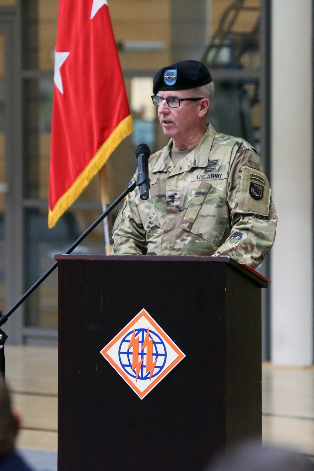 Worthington relinquishes command of 2nd Theater Signal Brigade