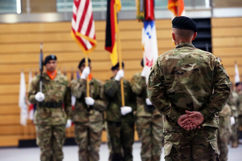 Worthington relinquishes command of 2nd Theater Signal Brigade