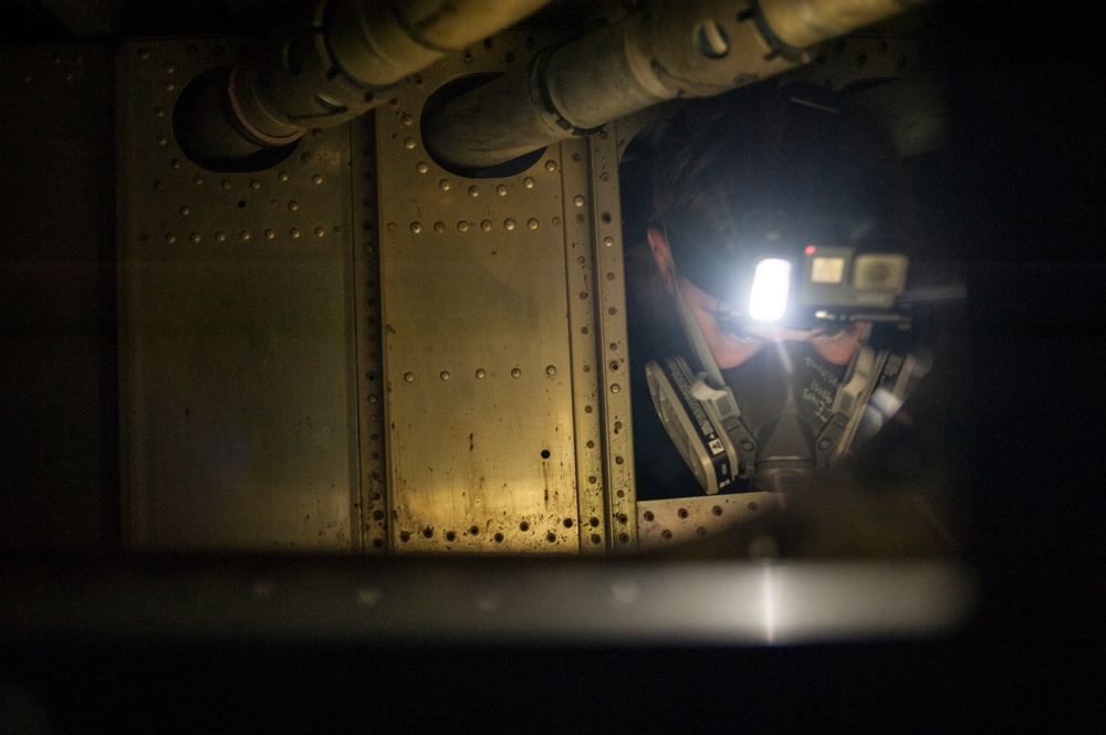 Dangerous and dirty – MacDill “Tank Divers” power the fight