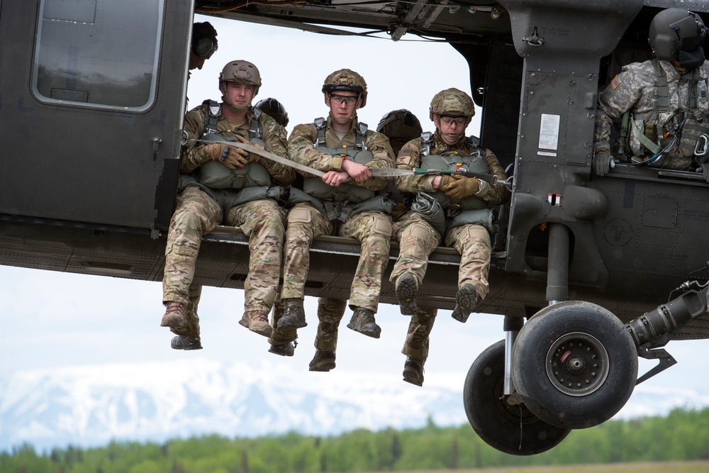 Airmen, Soldiers and Guardsmen conduct airborne training at JBER