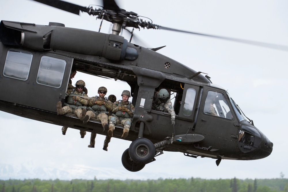 Airmen, Soldiers and Guardsmen conduct airborne training at JBER