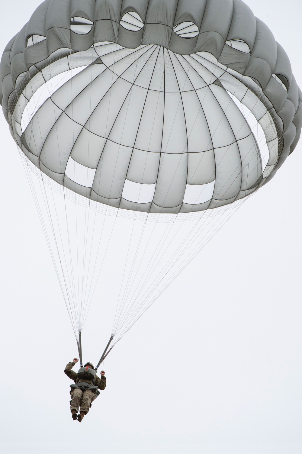 Airmen, Soldiers and Guardsmen conduct airborne training at JBER