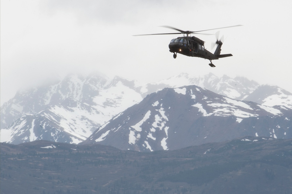 Airmen, Soldiers and Guardsmen conduct airborne training at JBER