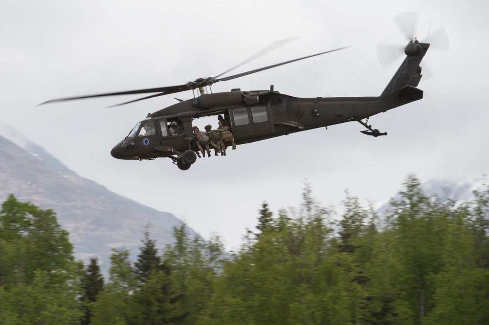 Airmen, Soldiers and Guardsmen conduct airborne training at JBER