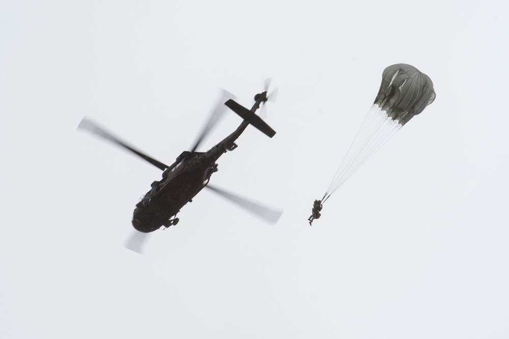 Airmen, Soldiers and Guardsmen conduct airborne training at JBER