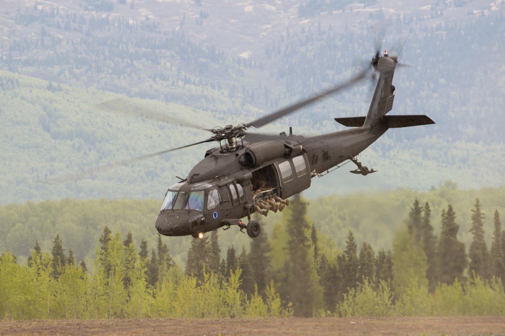 Airmen, Soldiers and Guardsmen conduct airborne training at JBER