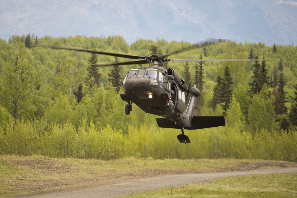 Airmen, Soldiers and Guardsmen conduct airborne training at JBER