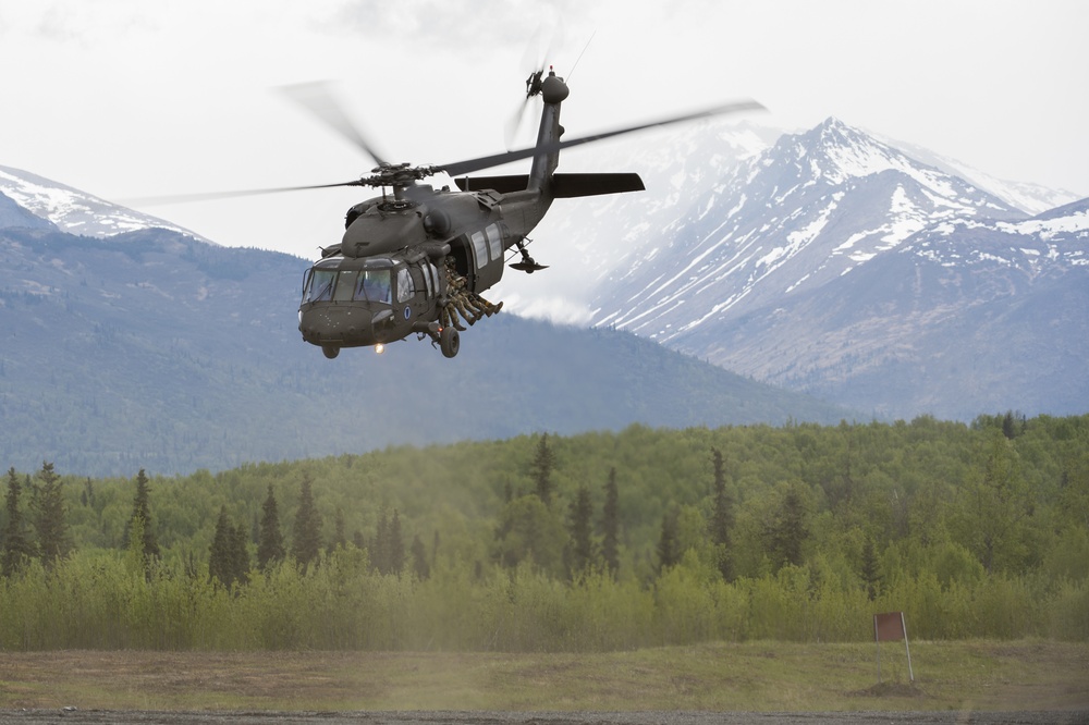 Airmen, Soldiers and Guardsmen conduct airborne training at JBER