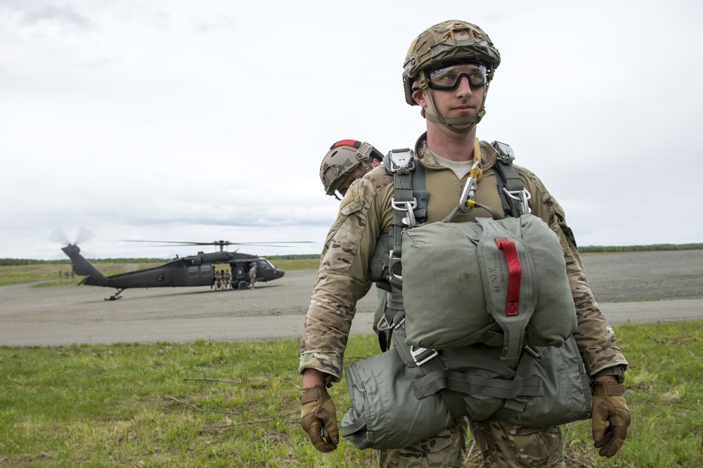 Airmen, Soldiers and Guardsmen conduct airborne training at JBER