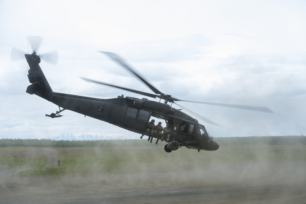 Airmen, Soldiers and Guardsmen conduct airborne training at JBER