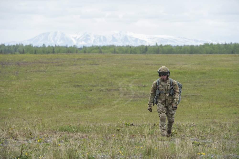 Airmen, Soldiers and Guardsmen conduct airborne training at JBER