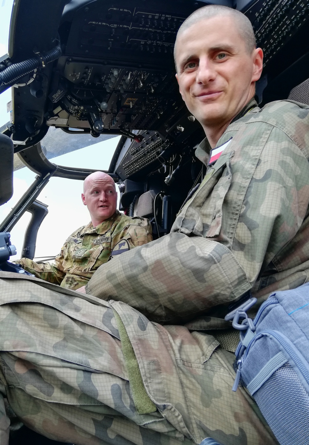 Polish and U.S. Officers Talk Blackhawks