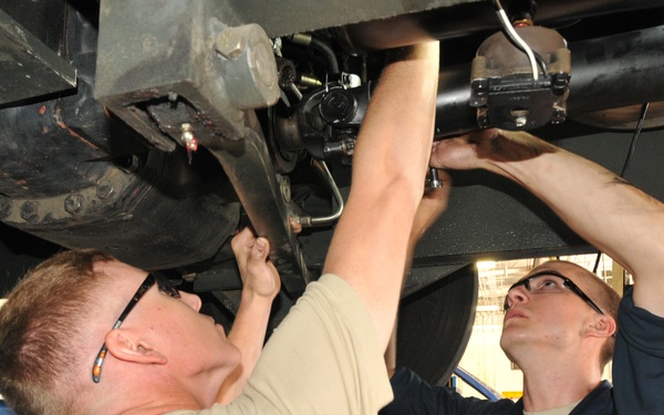 Vehicle Maintenence Conducting OJT During UEI