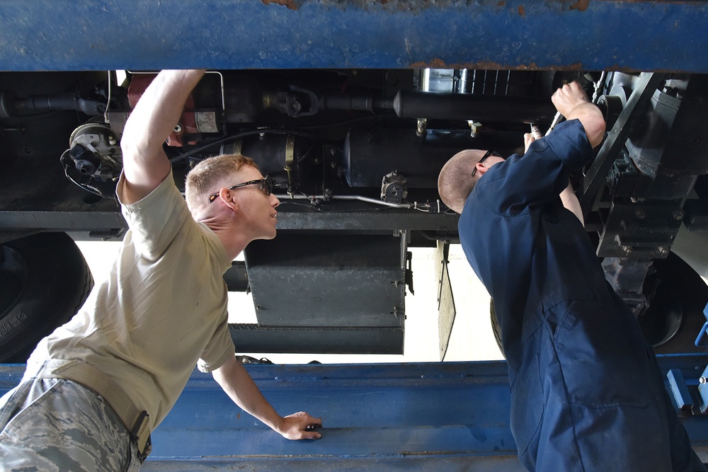Vehicle Maintenence Conducting OJT During UEI