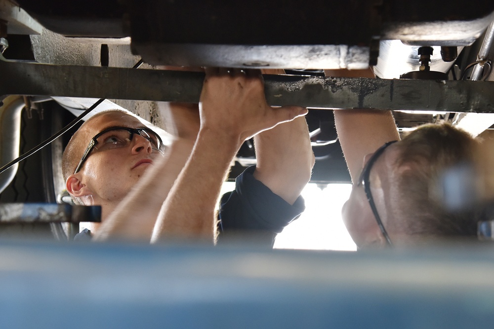 Vehicle Maintenence Conducting OJT During UEI