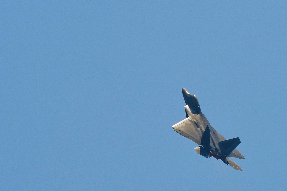 F-22 Raptor Demo brings show to Jones Beach