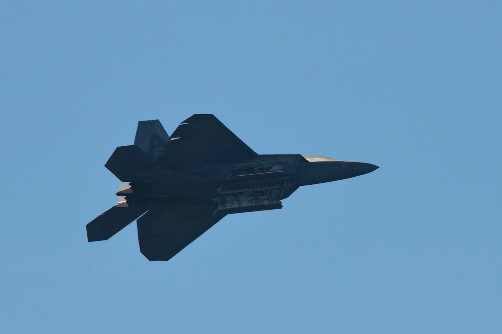F-22 Raptor Demo brings show to Jones Beach