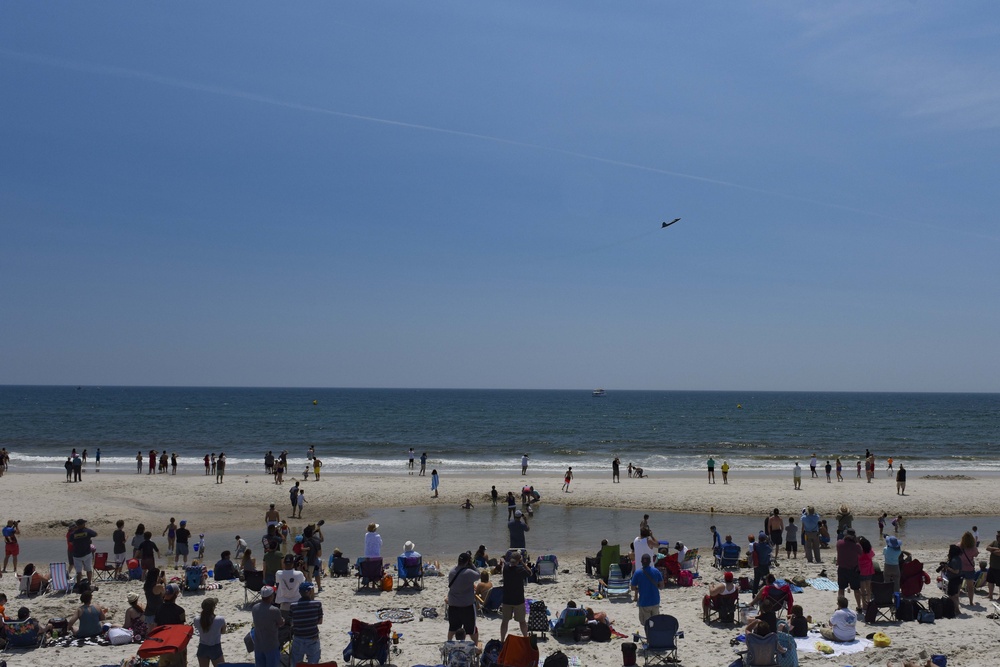 F-22 Raptor Demo brings show to Jones Beach