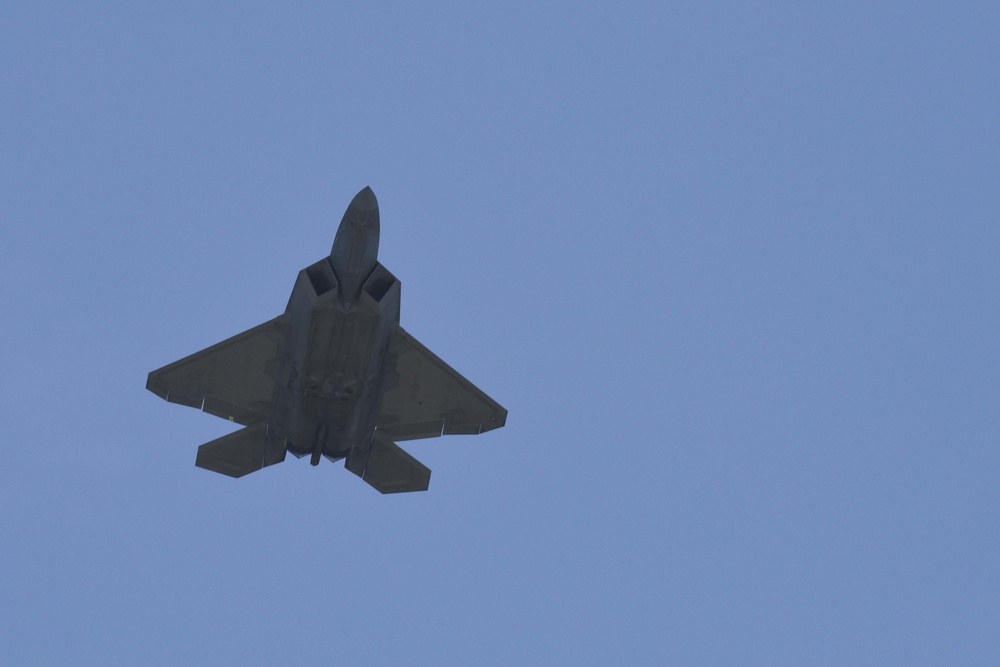 F-22 Raptor Demo brings show to Jones Beach