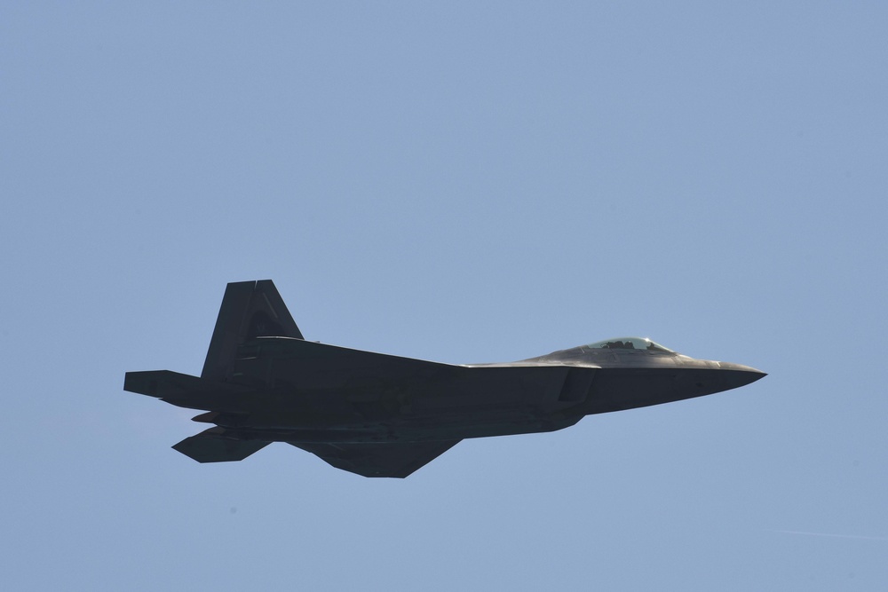 F-22 Raptor Demo brings show to Jones Beach