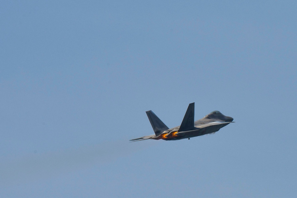 F-22 Raptor Demo brings show to Jones Beach