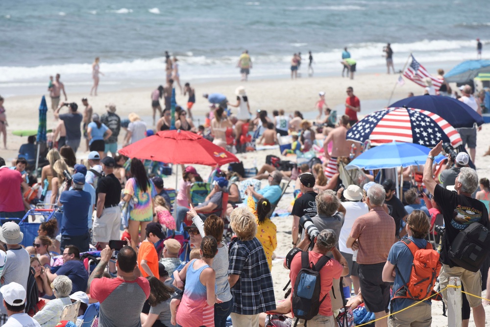 F-22 Raptor Demo brings show to Jones Beach