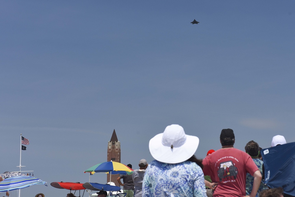 F-22 Raptor Demo brings show to Jones Beach