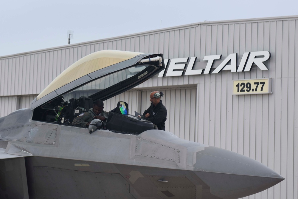 F-22 Raptor Demo brings show to Jones Beach