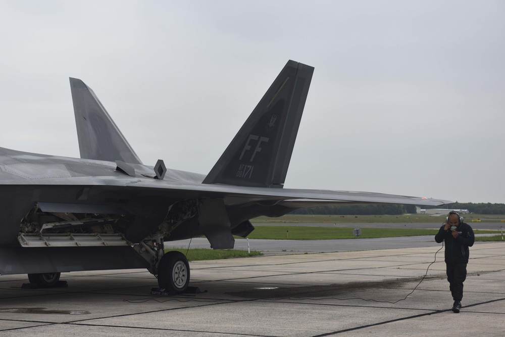 F-22 Raptor Demo brings show to Jones Beach