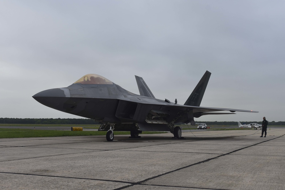 F-22 Raptor Demo brings show to Jones Beach