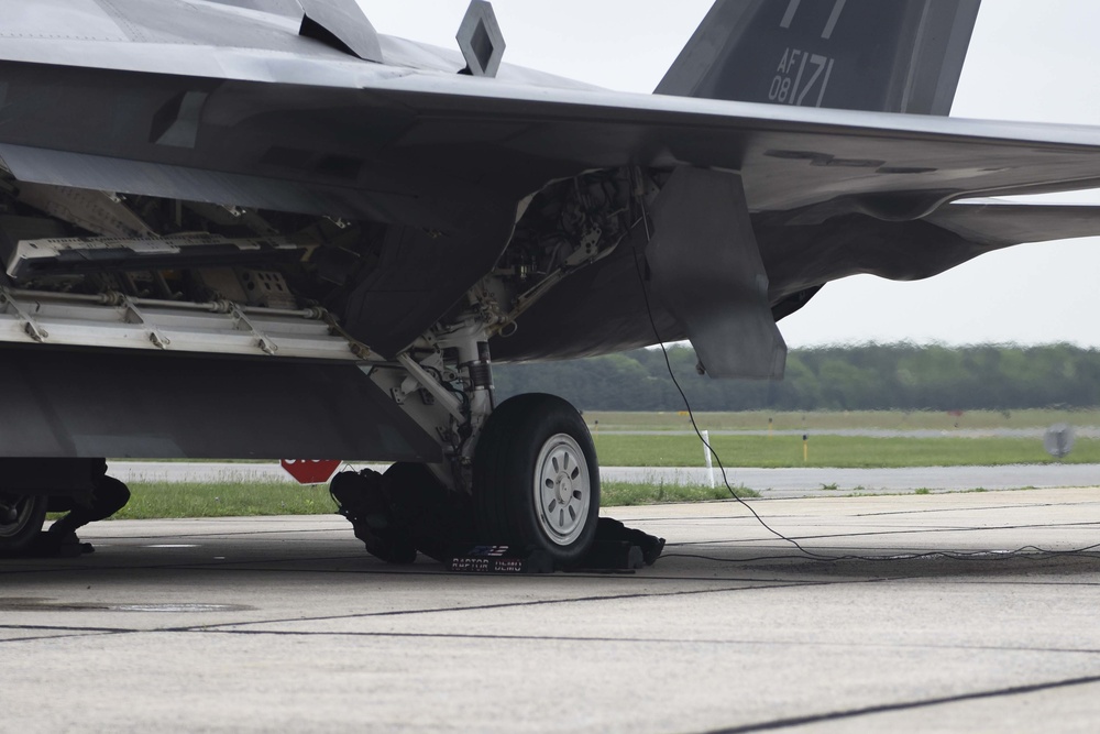 F-22 Raptor Demo brings show to Jones Beach