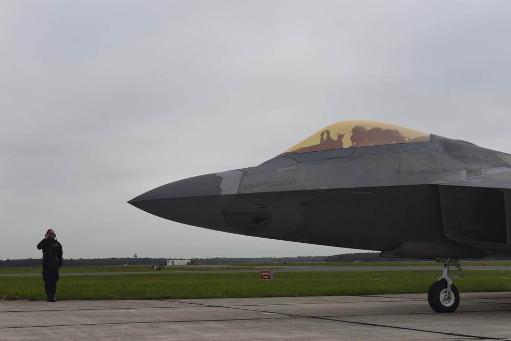 F-22 Raptor Demo brings show to Jones Beach