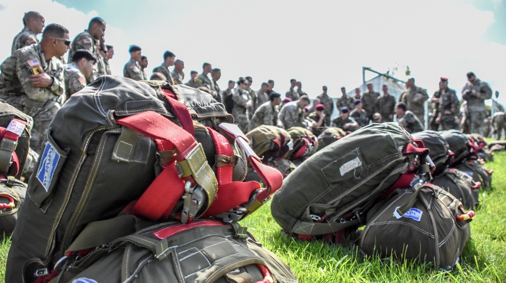 Dutch parachutes at Normandy