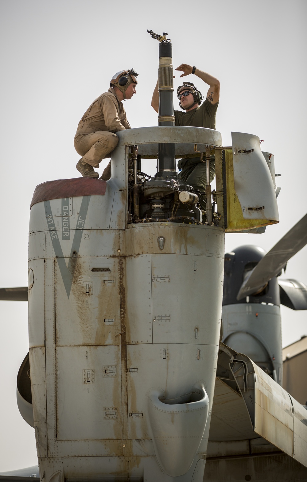 VMM-164 Mechanics Sustain Operational Readiness