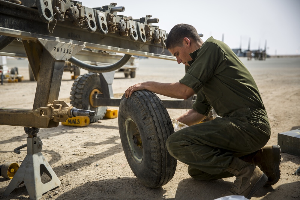 VMM-164 Mechanics Sustain Operational Readiness