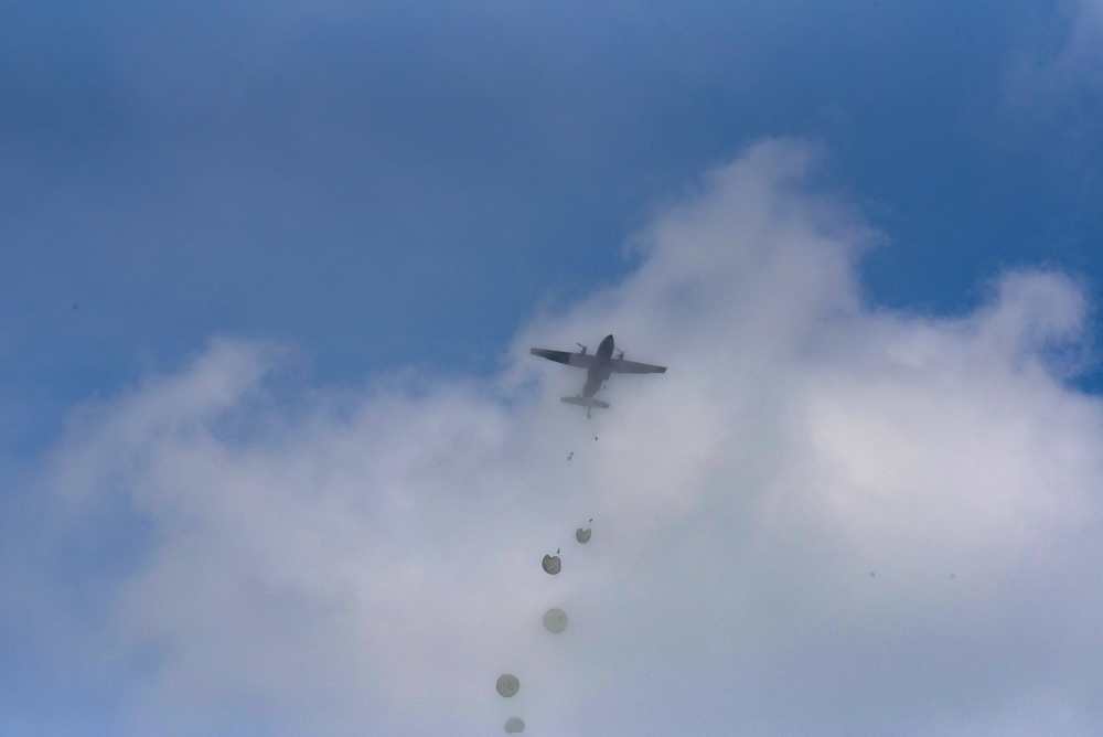 Paratroopers jump to conclude International Jump Week