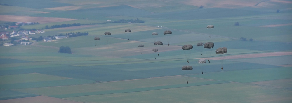 Paratroopers jump to conclude International Jump Week