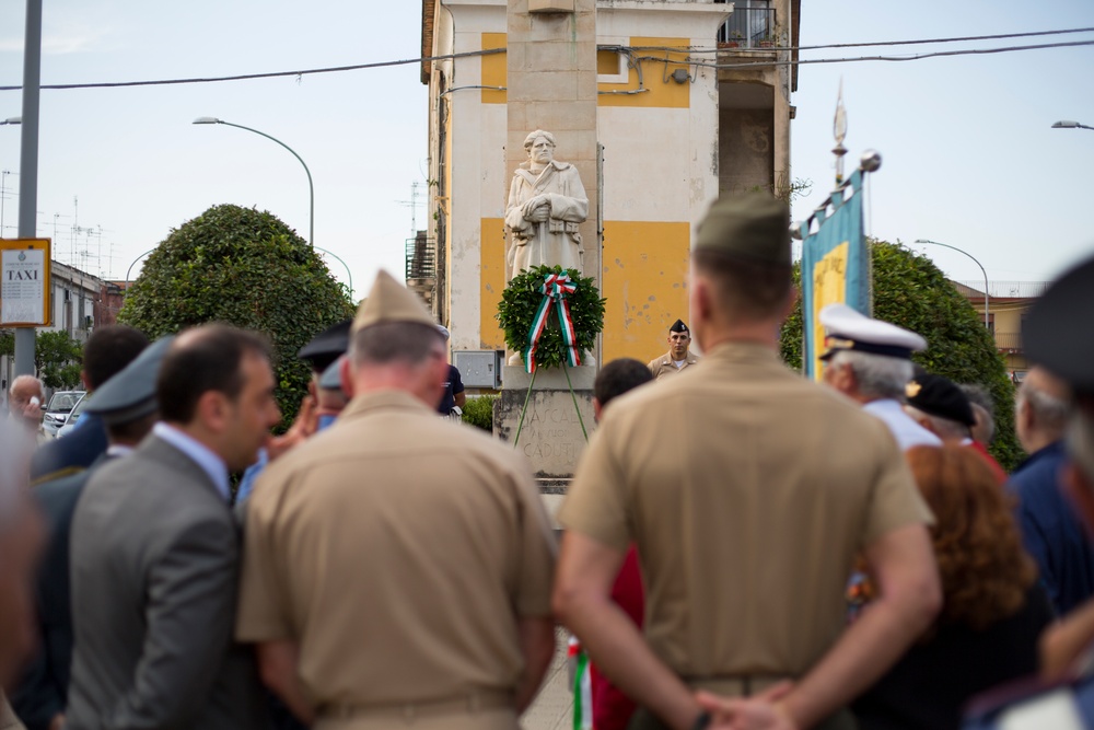 Festa della Repubblica: Marines and Sailors Participate in Wreath Laying Ceremony