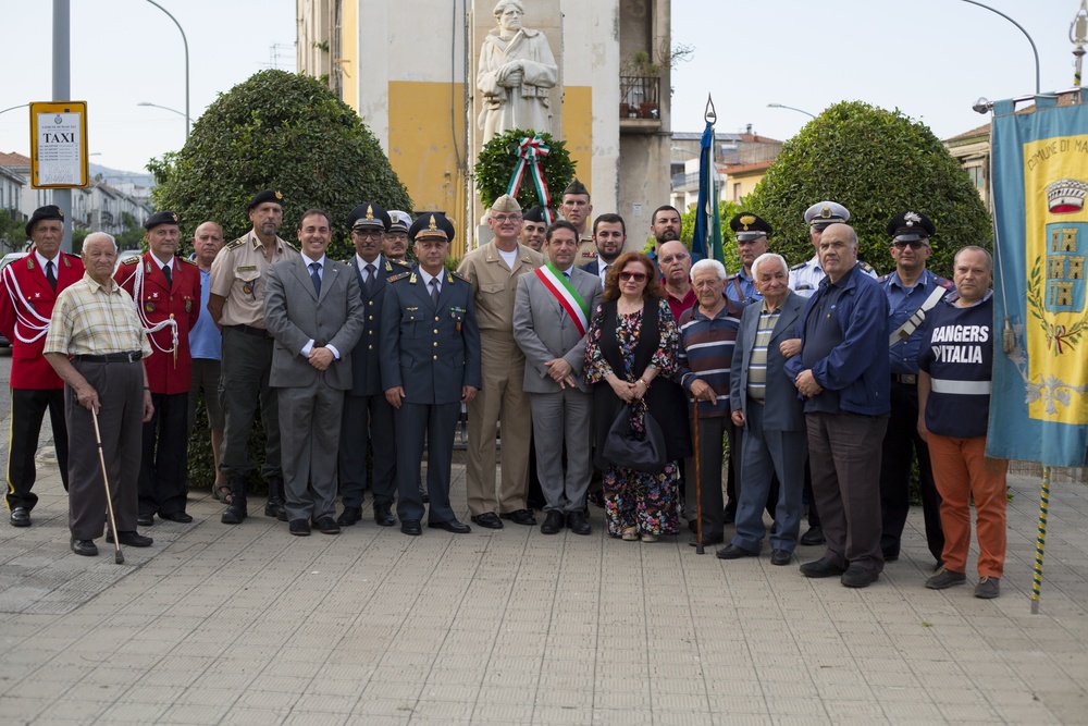 Festa della Repubblica: Marines and Sailors Participate in Wreath Laying Ceremony