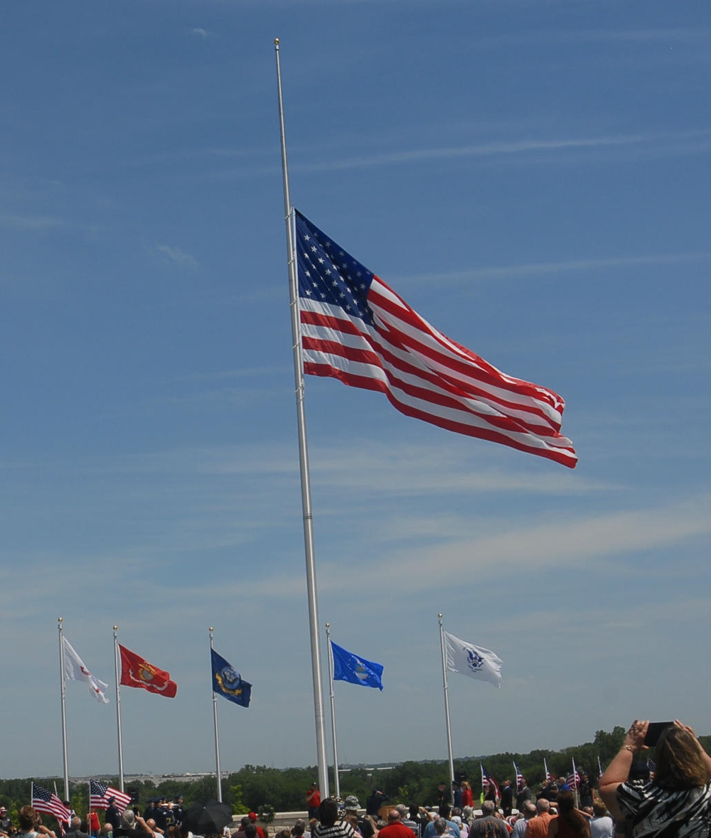 NWIHCS Memorial Day tributes shared with national cemetery
