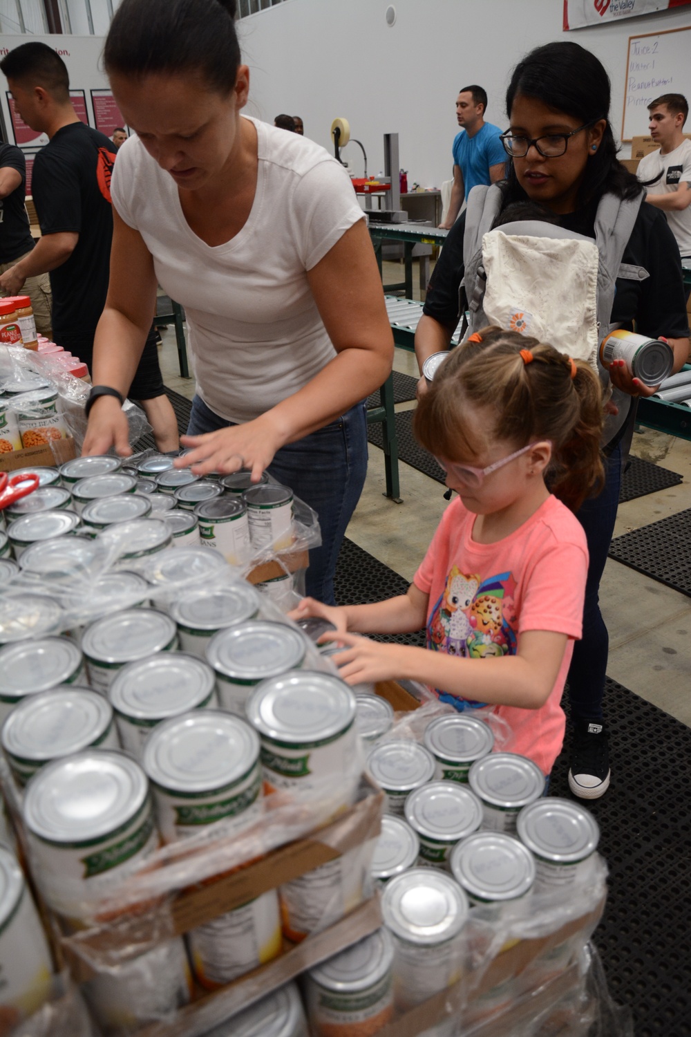 Soldiers, Families of Fort Benning 'Feed the Valley'