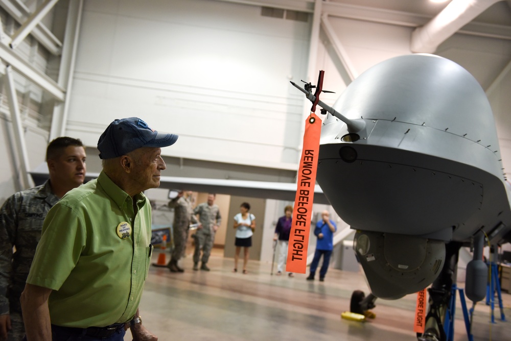 87-year-old Airman revisits Sheppard after 70 years