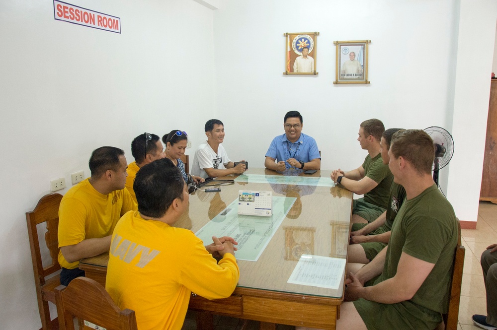 7th Fleet Sailors and Marines join local police in community relations project in Puerto Princesa
