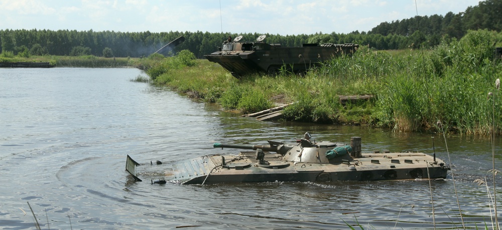 Polish troops conduct amphibious training